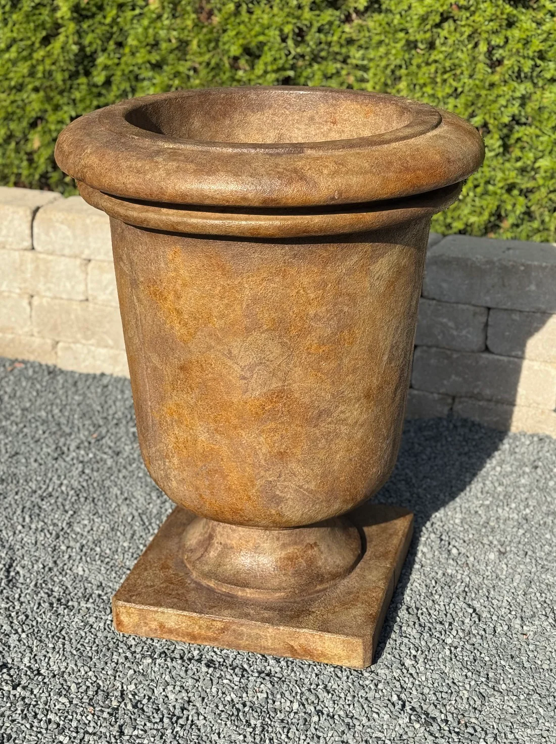 Avanti Como Cast Stone Garden Urn 30.5" High