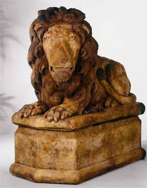 Grand Lion Facing Left Stone Statue & Pedestal