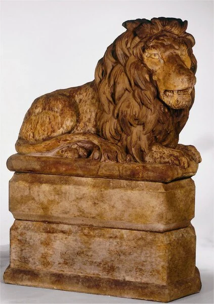 Grand Lion Statue Facing Right Garden Statue & Base