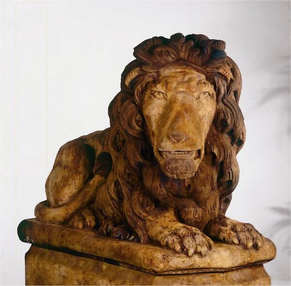 Grand Lion (facing Lion's Right)