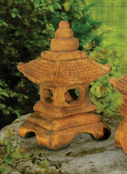 Great Roof Pagoda Lantern Medium Garden Sculpture