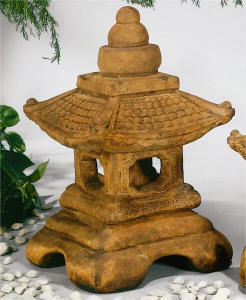 Great Roof Pagoda Lantern Medium Garden Sculpture - Image 2