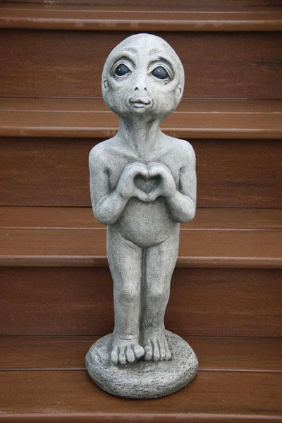 Heart Hand Gesture Alien Garden Statue - Image 2