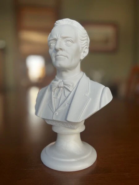 Gustav Mahler Marble Bust Portrait Sculpture on Alabaster Base - Image 2