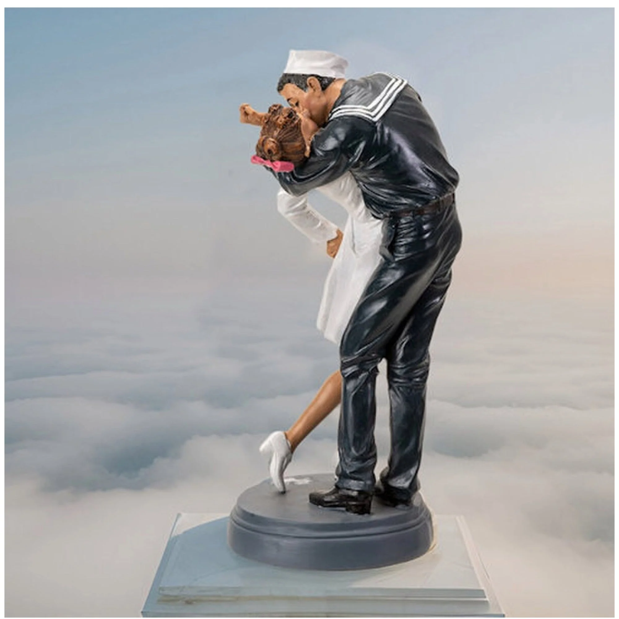 Navy Sailor Victory Kissing Nurse Statue - Image 15