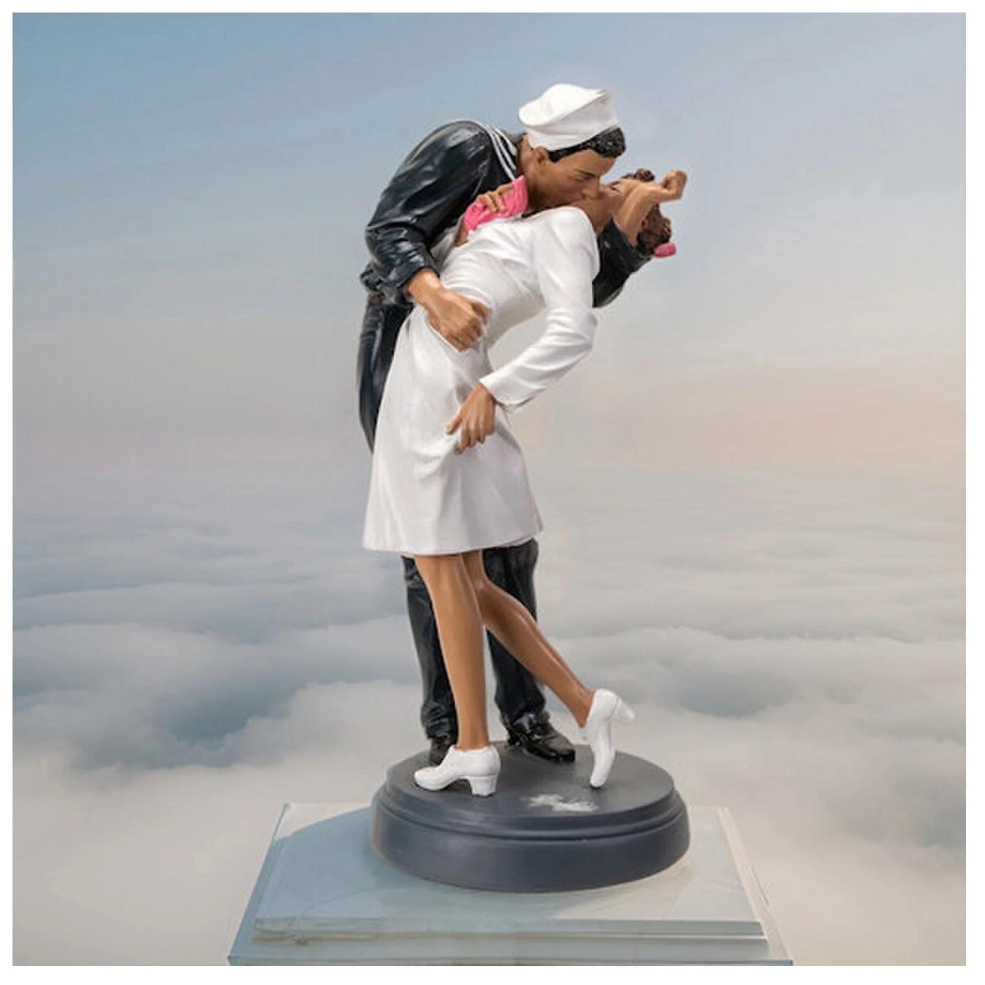 Navy Sailor Victory Kissing Nurse Statue - Image 22