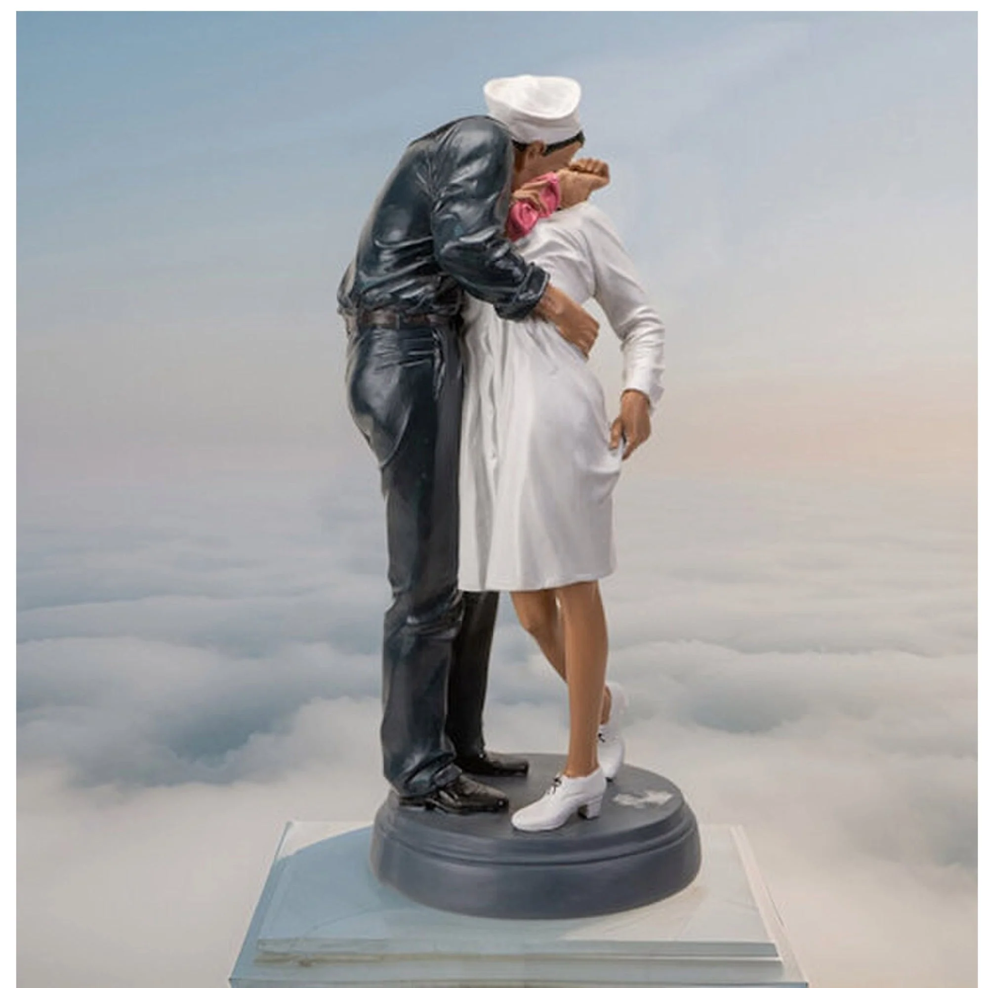 Navy Sailor Victory Kissing Nurse Statue - Image 8