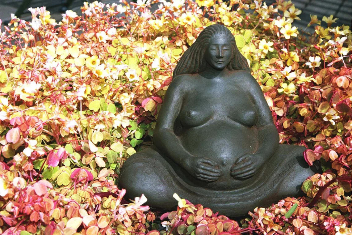 Pregnant Woman Small By Sigrid Herr Sculpture - Image 3