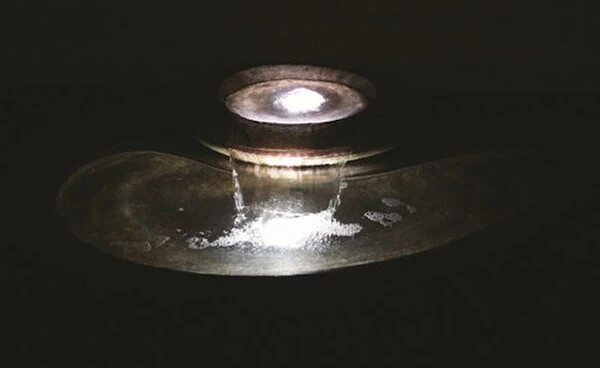 River Stone Garden Fountain with Light - Image 4