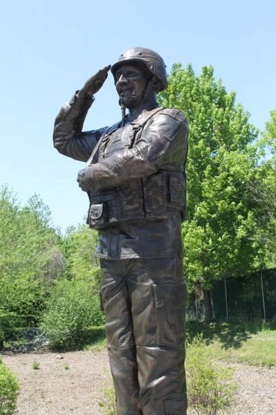 Saluting Soldier War Memorial Statue Life-Size - Image 4