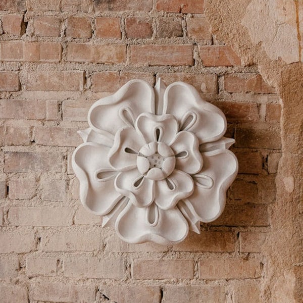 Tudor Rose Wall Medallion Sculpture - Image 2