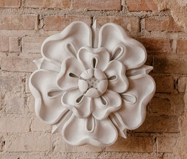 Tudor Rose Wall Medallion Sculpture - Image 3