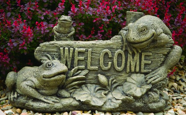 Welcome Frogs Garden Statue - Image 3