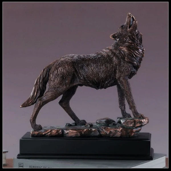 Wolf Howling Sculpture - Image 2